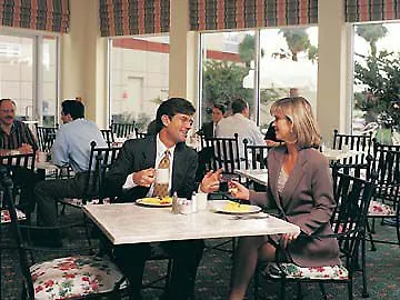 La Quinta & By Wyndham Hotel South Holland