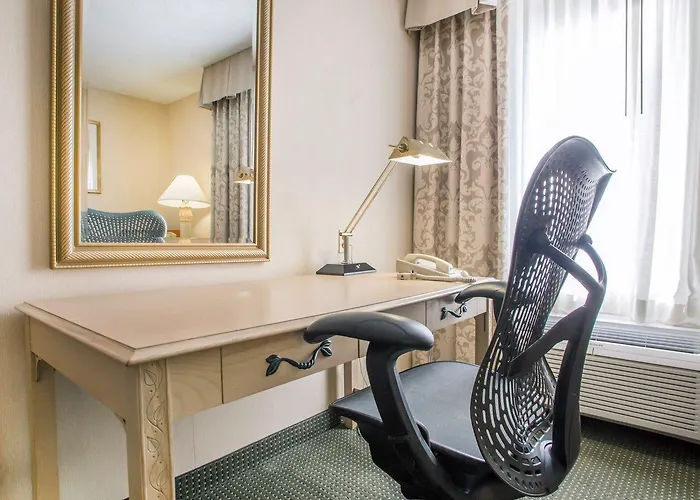 La Quinta & By Wyndham Hotel South Holland