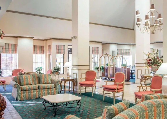 La Quinta & By Wyndham Hotel South Holland