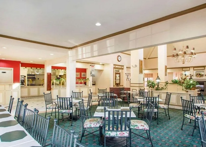 La Quinta & By Wyndham Hotel