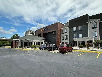 La Quinta & By Wyndham Hotel South Holland