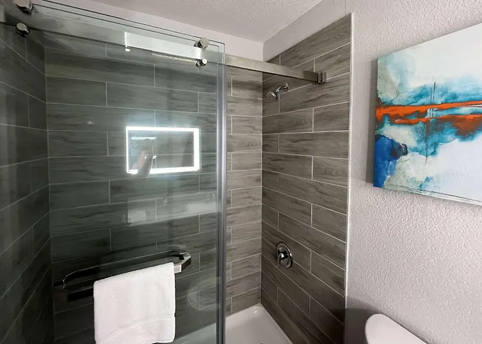 Hotel La Quinta & By Wyndham 3*