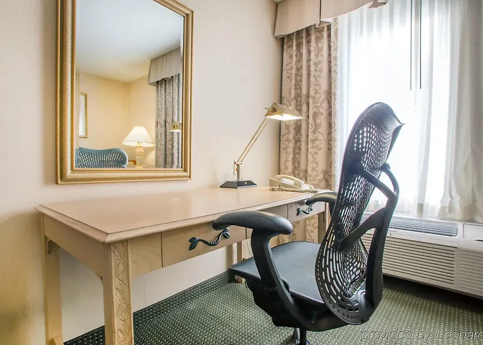 La Quinta & By Wyndham Hotel