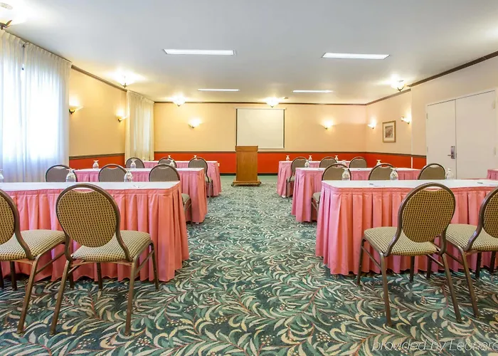 La Quinta & By Wyndham Hotel South Holland